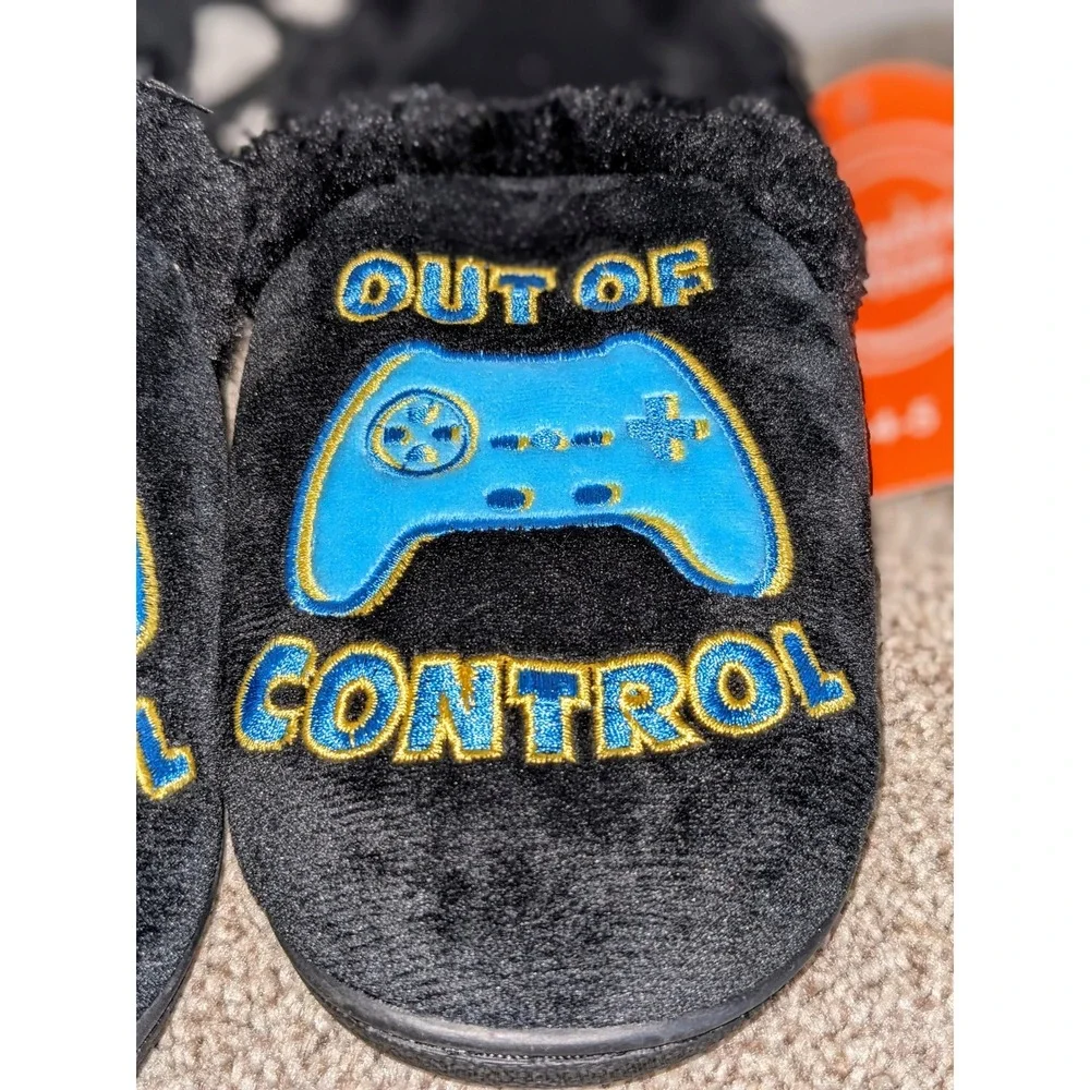 Wonder Nation Slippers Fuzzy Out of Control Gamer Shoes‎ Boys Size 4-5 NWT